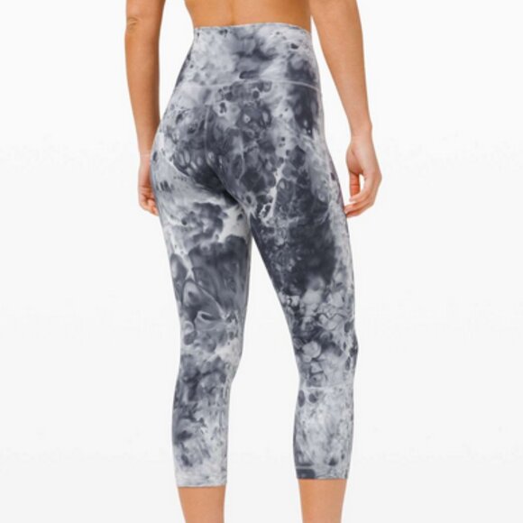 Lululemon Wunder Under High Rise Crop size 6 *EUC - Picture 2 of 11